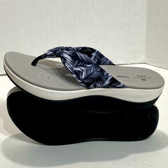 Cloudsteppers By Clarks || Woman’s sandals size 8 - Picture 4 of 7
